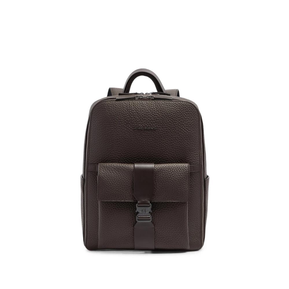 flap-pocket backpack 1