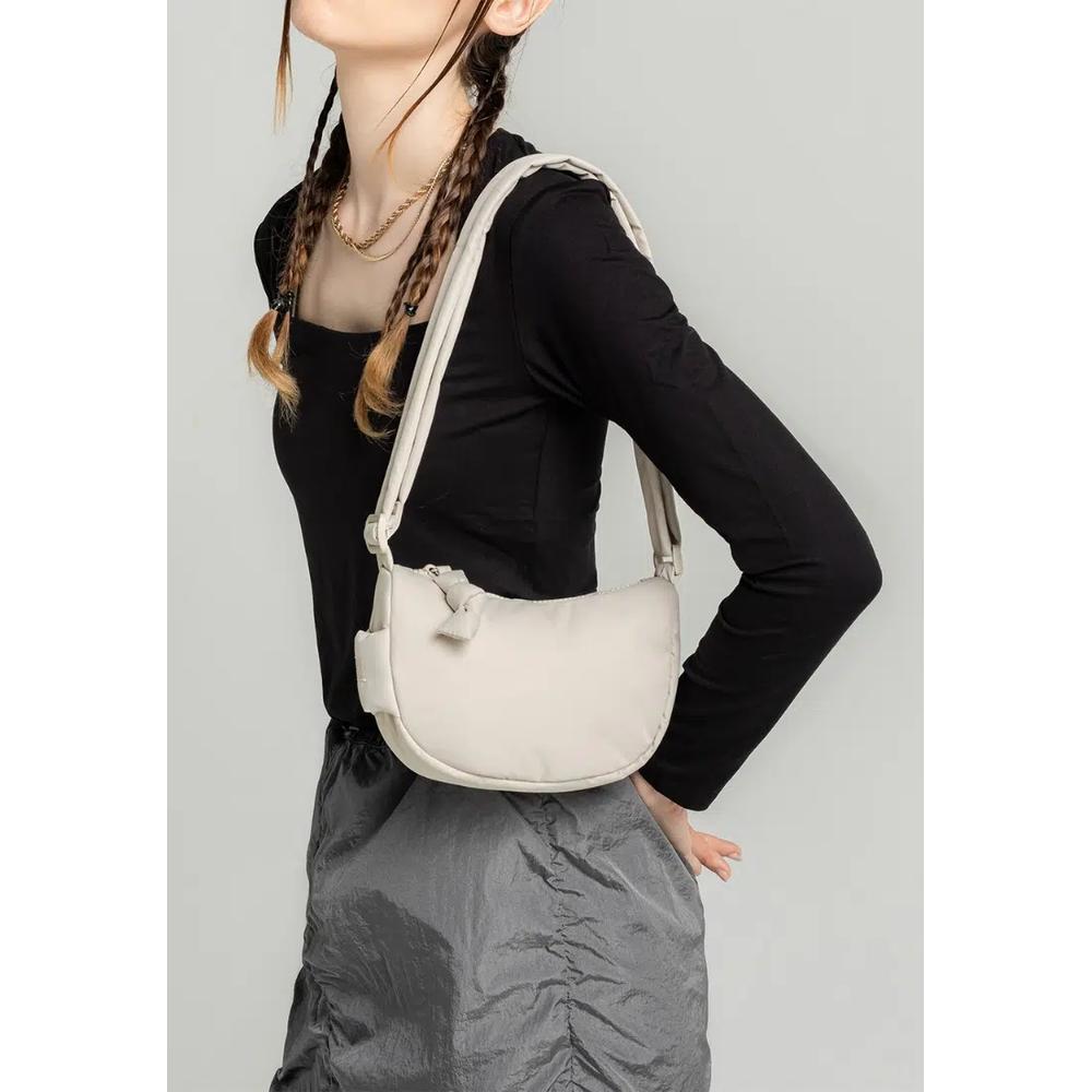 Мини-сумка Soffa Micro Hobo Bag - Овсяное молоко 2