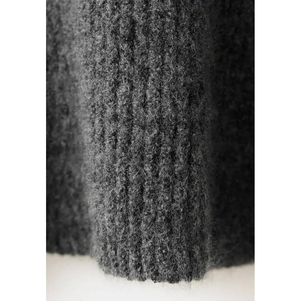 Ребристый свитер с баской 8