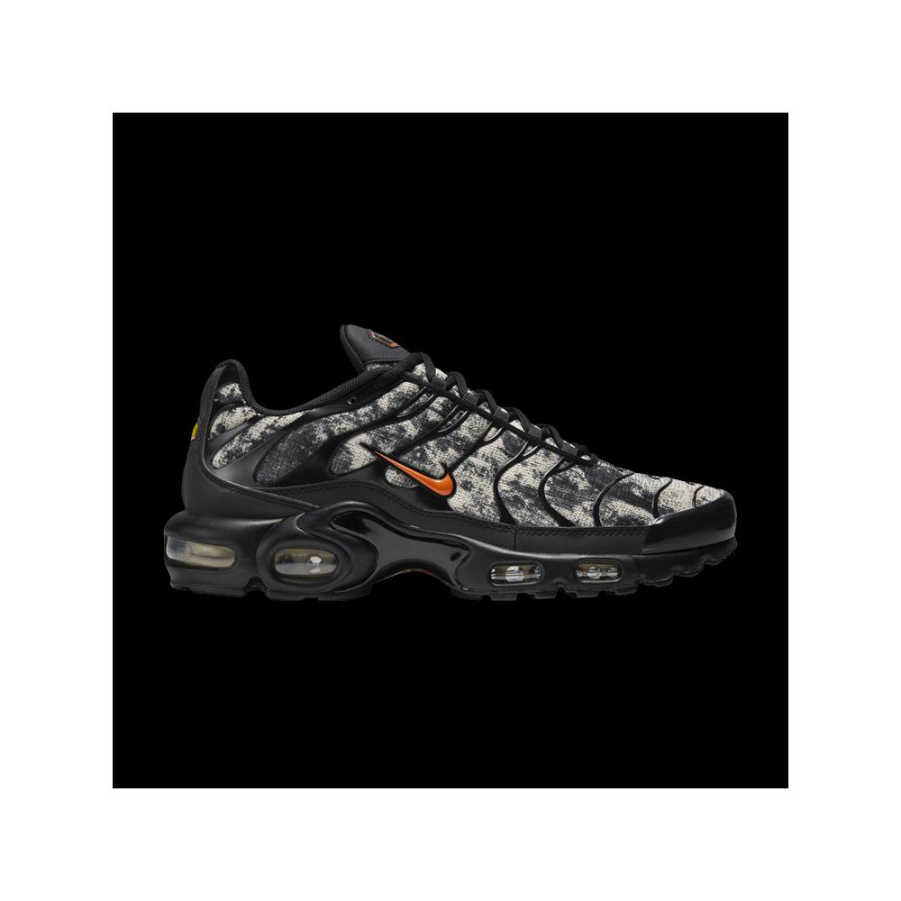Кроссовки Nike Air Max Plus 'Black Orange Camo' 1