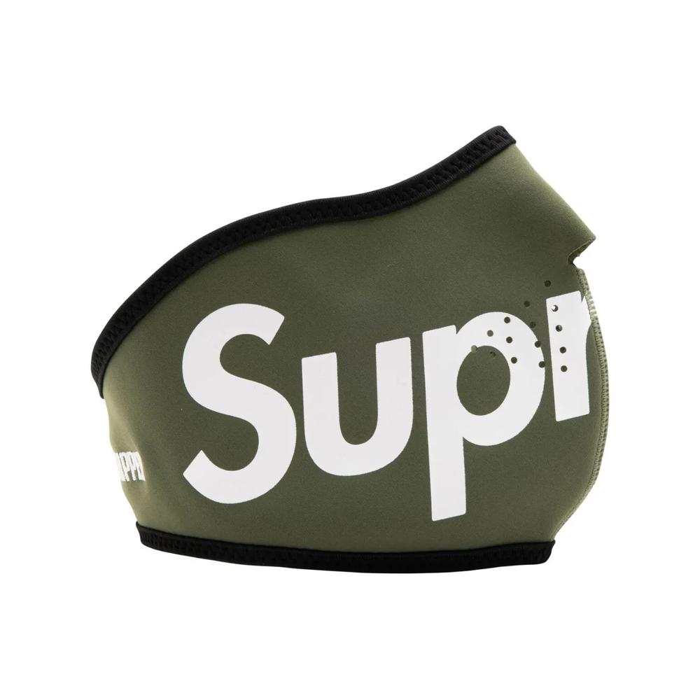 Маска с логотипом из коллаборации с Windstopper 1