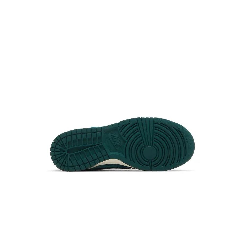 Кроссовки Nike Wmns Dunk Low 'Green Velvet' 4