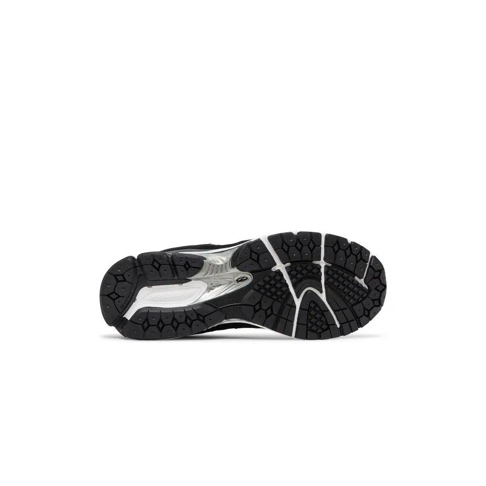 Кроссовки New Balance 2002R 'Black White Magnet' 4