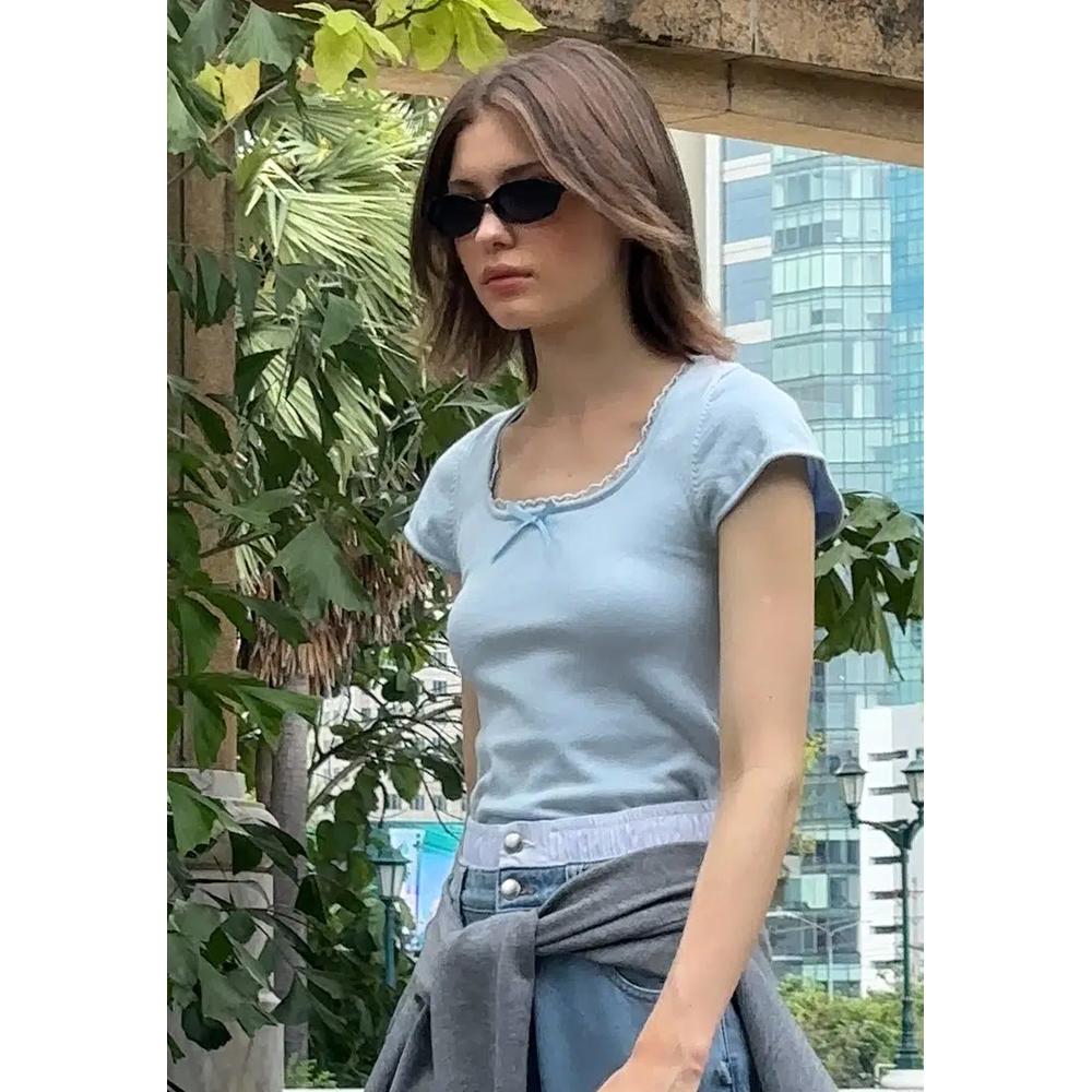 Блуза с бантом и кружевным подолом - нежно-голубая 2