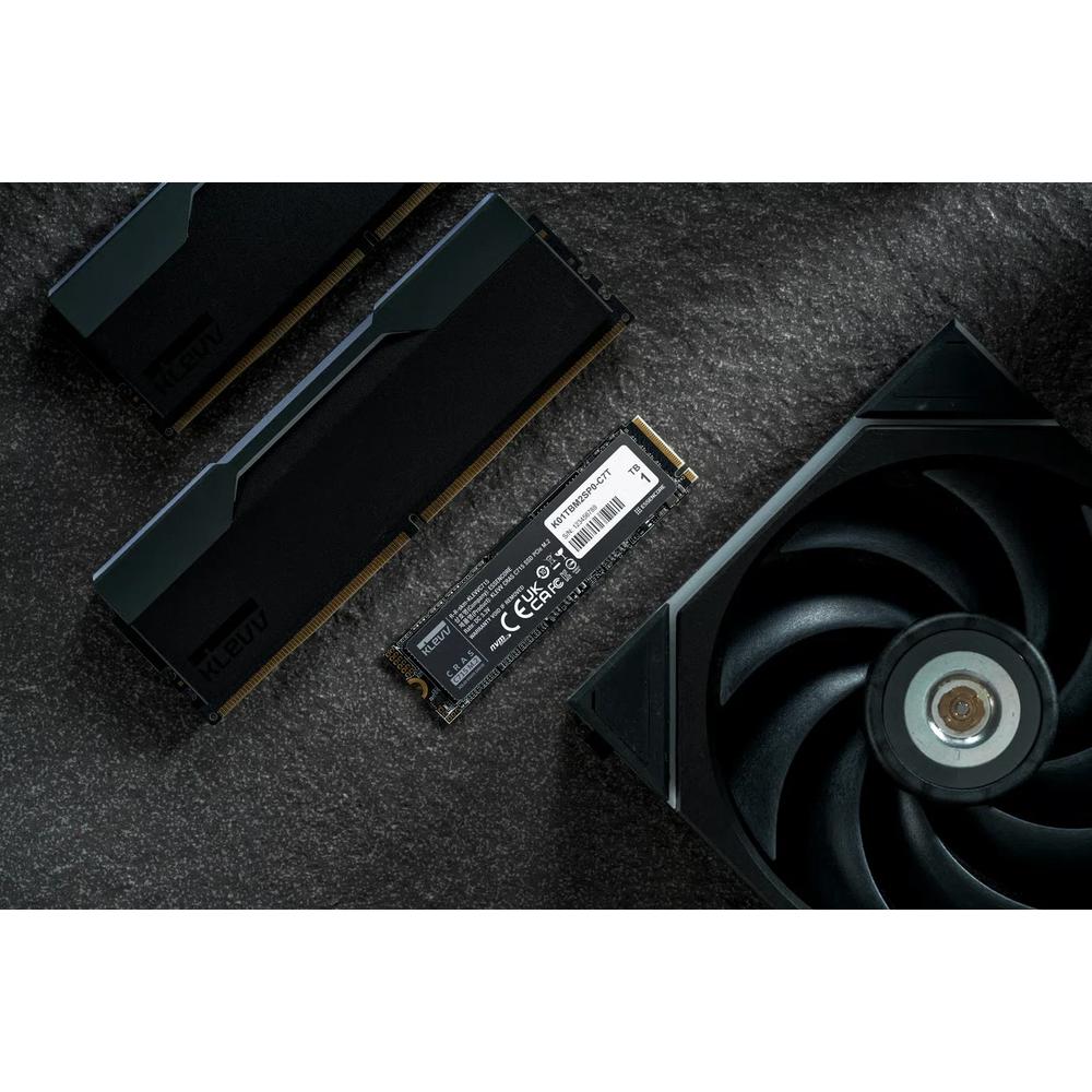 Klevv CRAS C715 1TB PCIe 3.0 NVMe M.2 SSD 12
