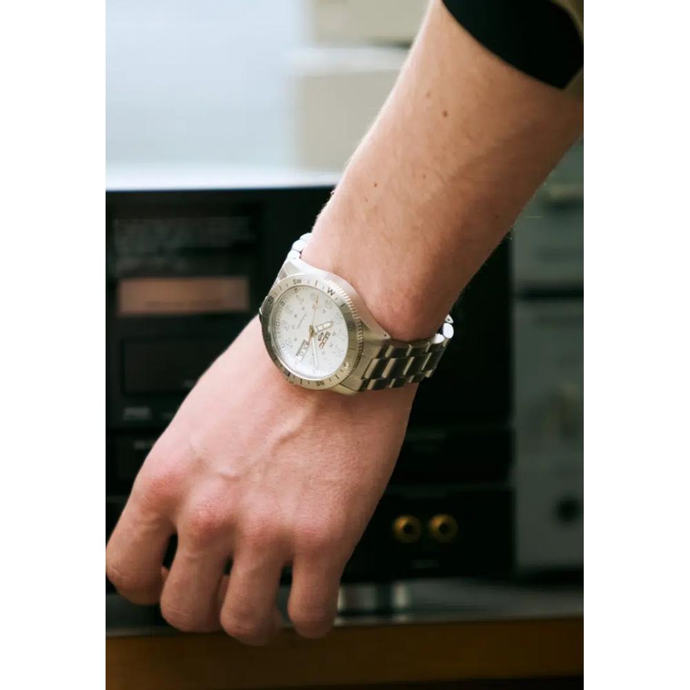 Часы автоматические Seiko 5 Sports Field Series «White Ensign» с компасным безелем, белым циферблатом, стальным браслетом, модель HDB007K1. 3