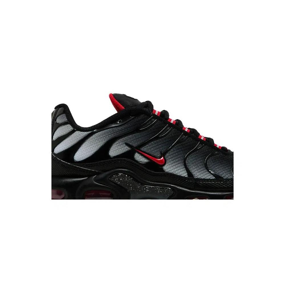 Кроссовки Nike Air Max Plus 'Black Gradient Red' 3