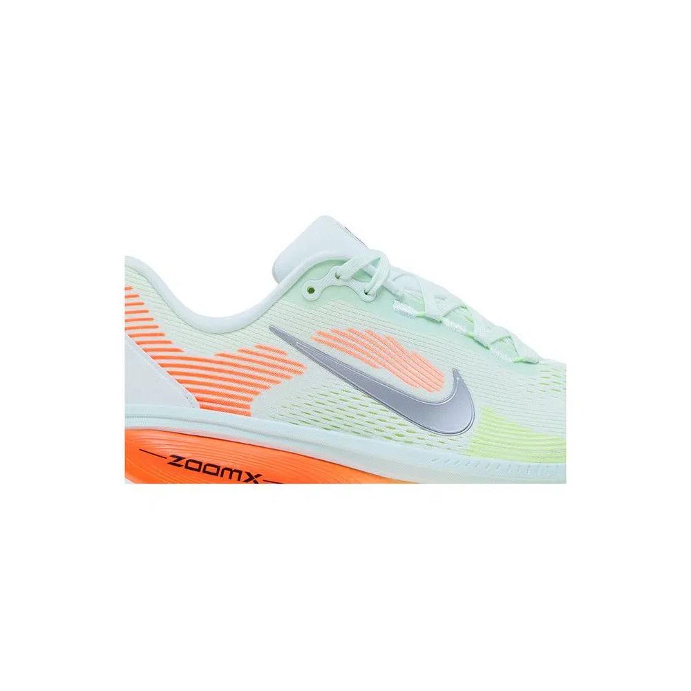 Кроссовки Nike Vomero 18 'Barely Green Hyper Crimson' 2