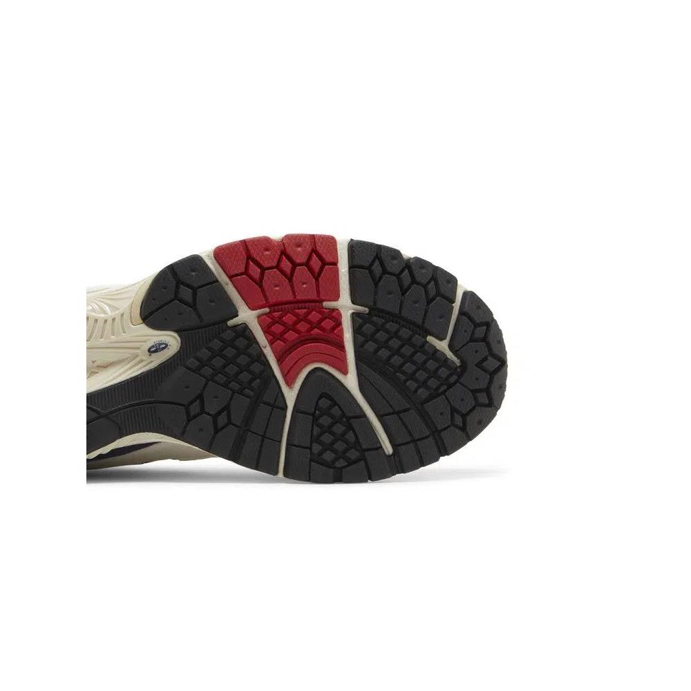 Кроссовки New Balance 2002R 'Pouch - Navy Red' 5