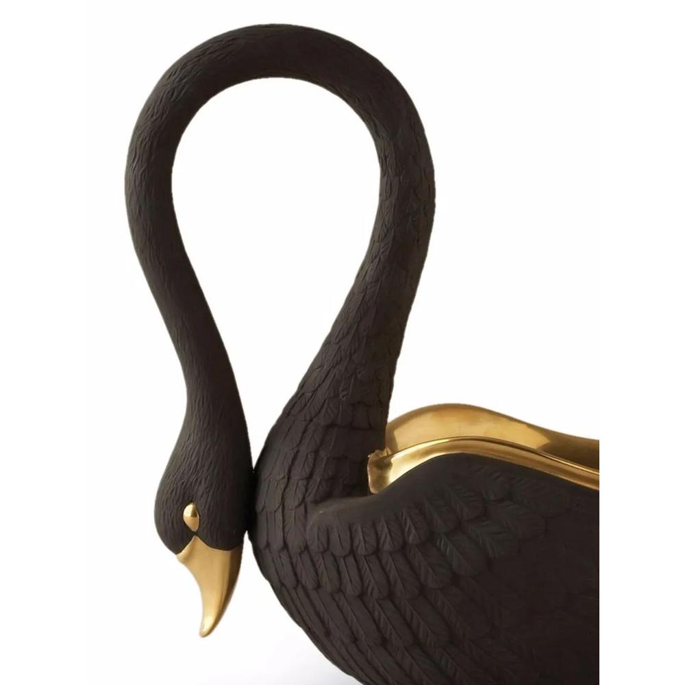 Фарфоровая ваза Swan 2