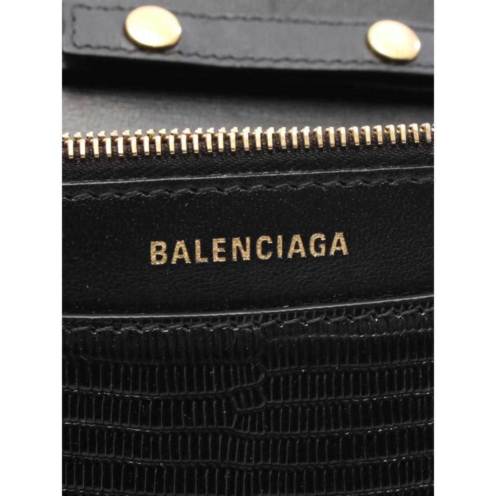 Сумка на плечо Embossed Leather B Dot Chain Bag (2010-2026 годы) 2