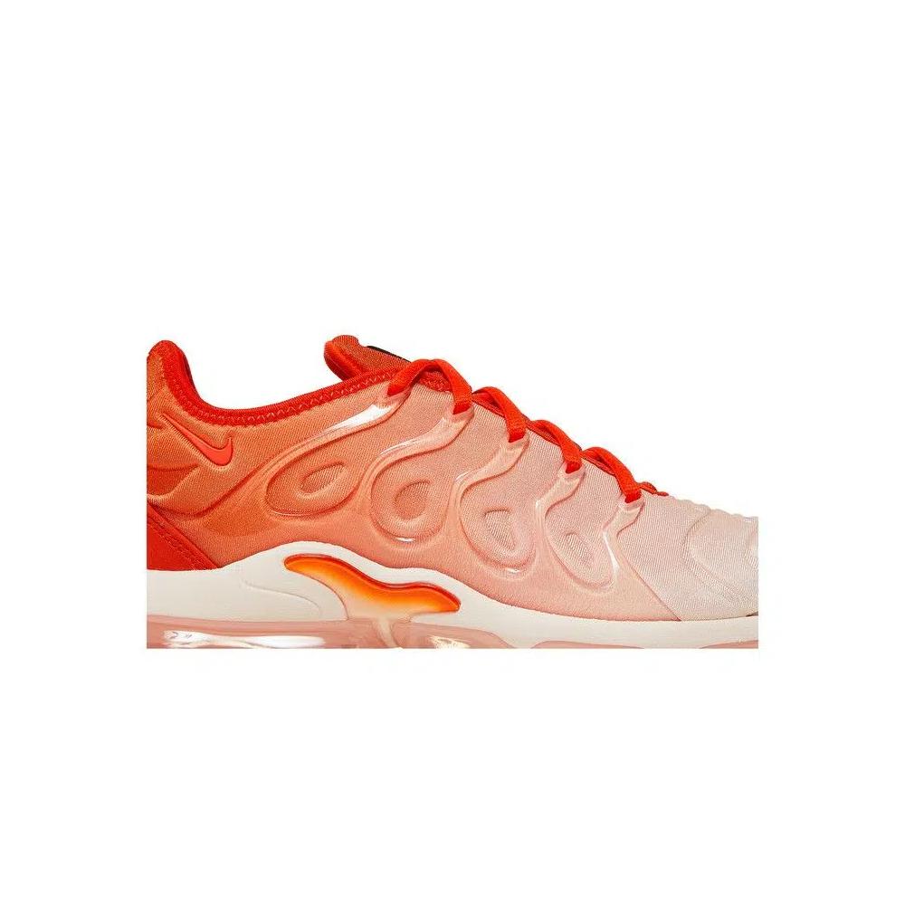 Кроссовки Nike Wmns Air VaporMax Plus «Guava Ice» 2