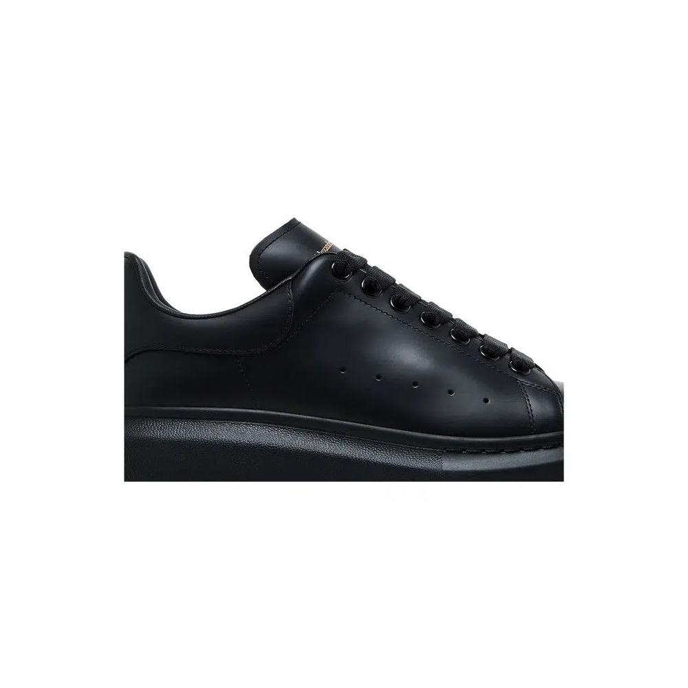 Кроссовки Alexander McQueen Oversized Sneaker 'Black' 2025 2