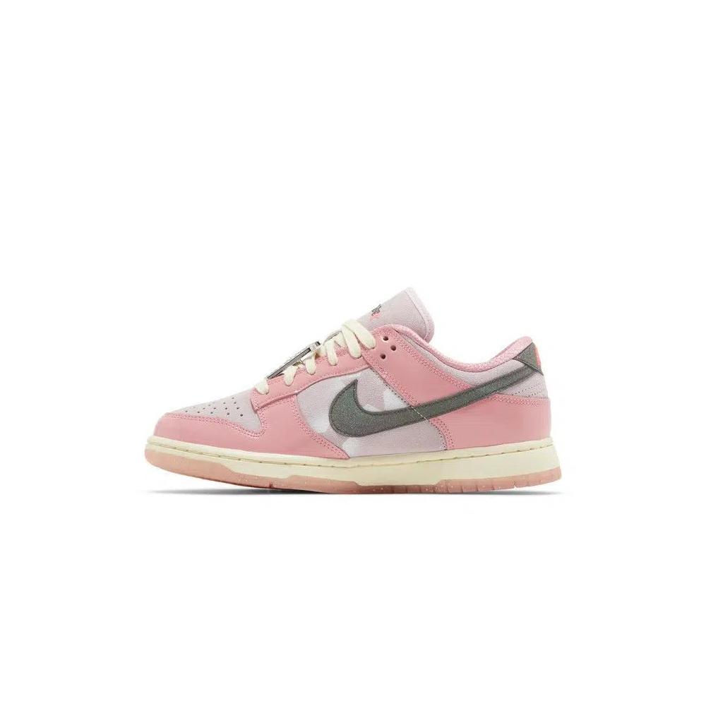 Кроссовки Nike Wmns Dunk Low LX «Барби» 3