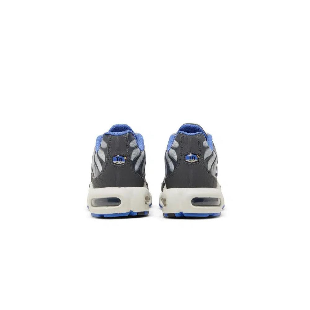 Кроссовки Nike Air Max Plus SE 'Social FC' 6