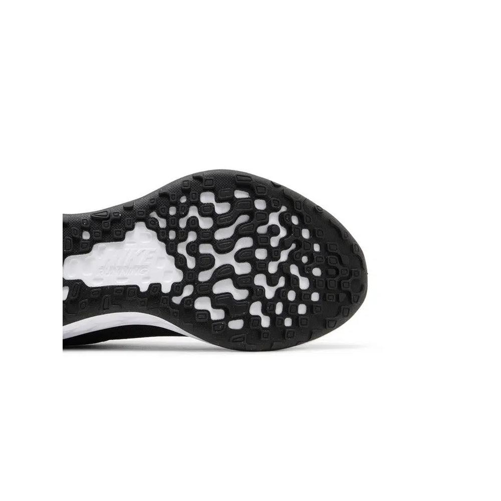 Кроссовки Nike Revolution 6 Extra Wide 'Black White' 5