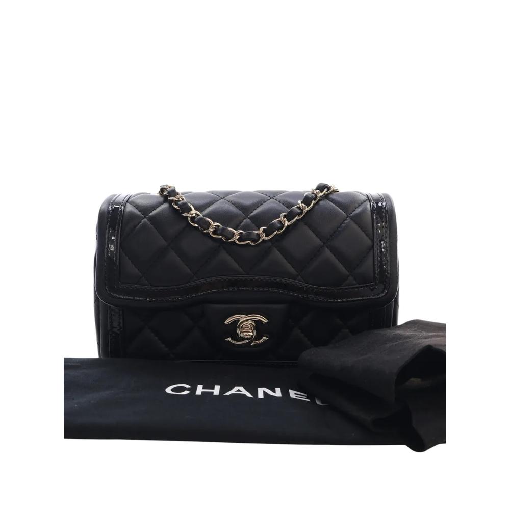 Сумка через плечо Mini Quilted Shiny Lambskin Half Flap с логотипом CC (2021-2026 годы) 2