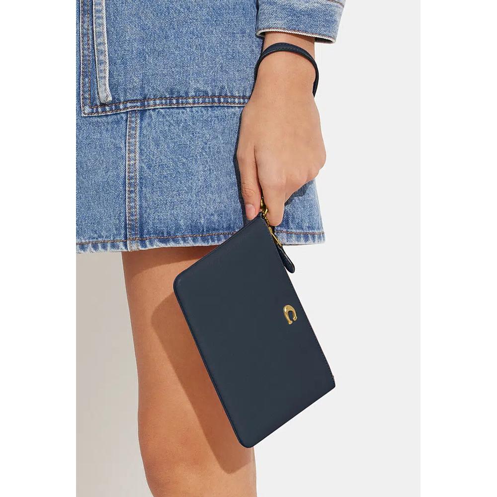 Маленький клатч на запястье Essential 4