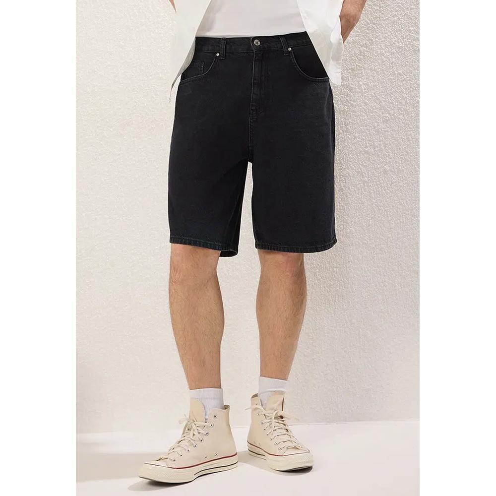 Черные свободные джинсовые шорты более устойчивые TMNSS25SR00054 1