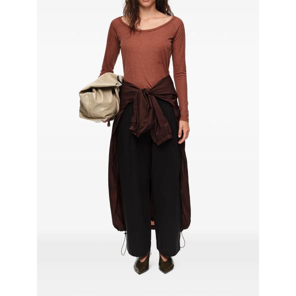 Приталенная льняная футболка в коричневую полоску 2