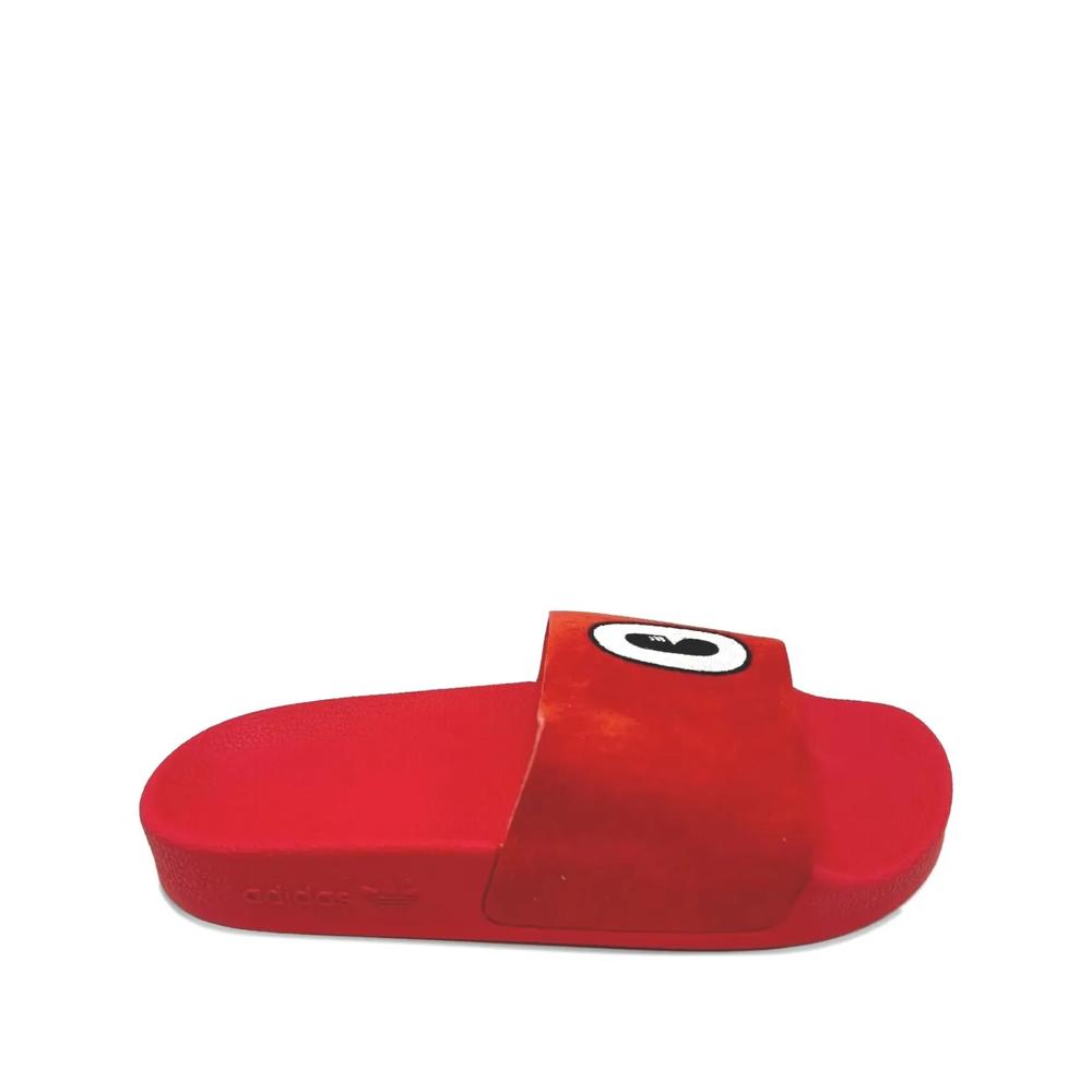 Шлепанцы Adilette Red/White/Core Black из коллаборации с Hattie Stewart 1