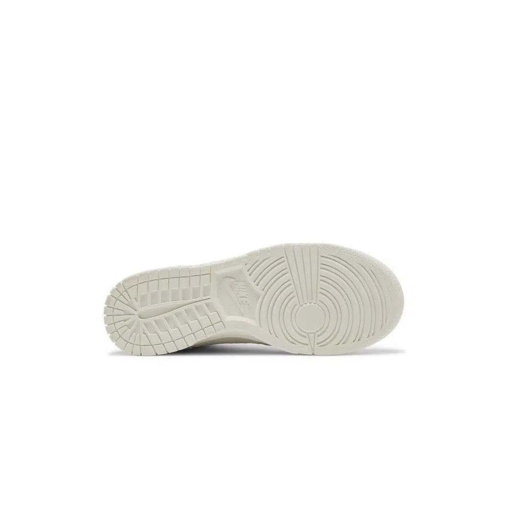 Кроссовки Nike Wmns Dunk High SE 'Clouds' 4