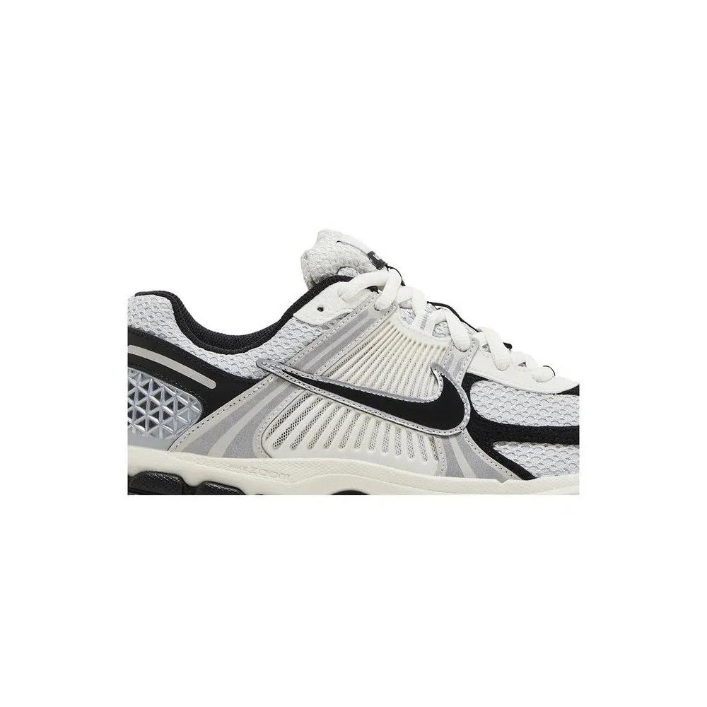 Кроссовки Nike Wmns Air Zoom Vomero 5 'Photon Dust Black' 2