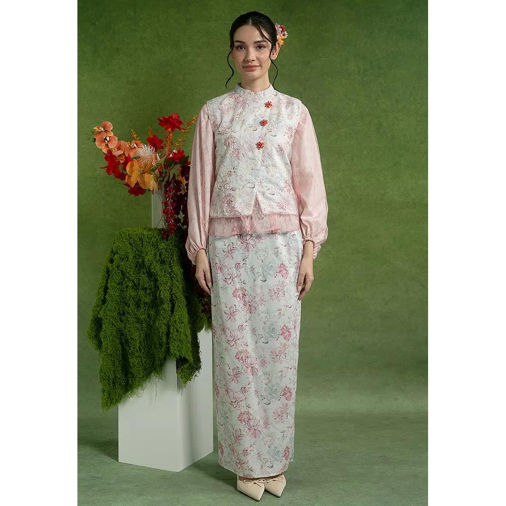 Современный вышитый комплект Hana Kurung 1