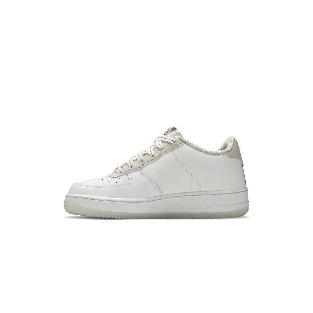 Кроссовки Nike Air Force 1 LV8 3 GS 'White Total Orange' 3