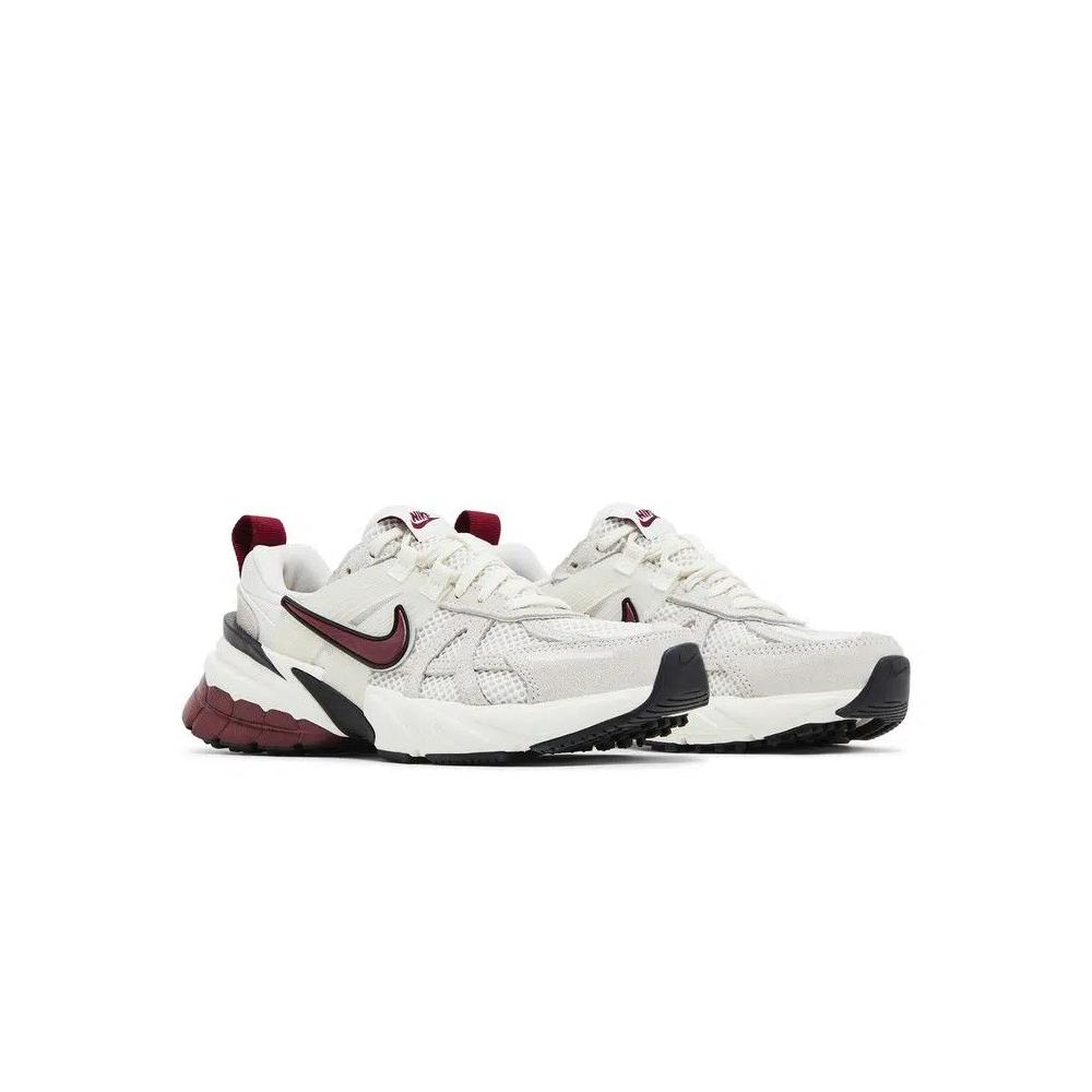 Кроссовки Nike Wmns V2K Run SE 'White Black Team Red' 8