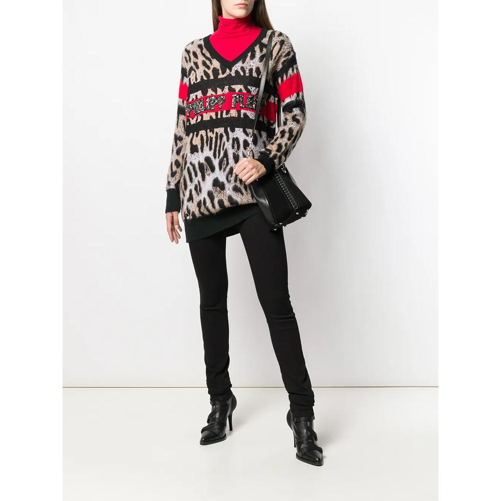 Топ с V-образным вырезом и леопардовым принтом 2