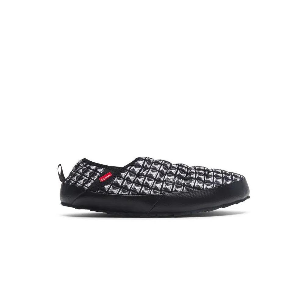 Мюли Supreme x The North Face Traction Mule 'Black Studded Print' 1