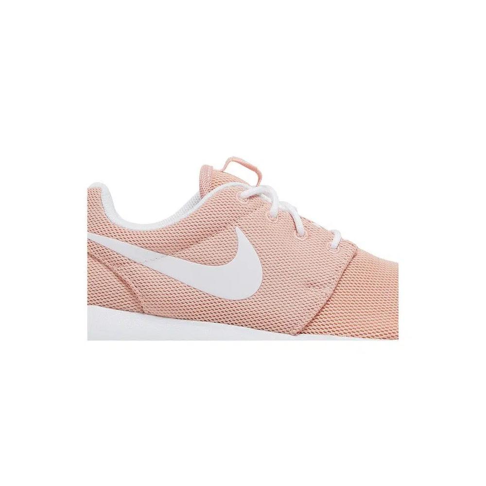 Бутсы Nike Wmns Roshe One 'Coral Stardust' 2