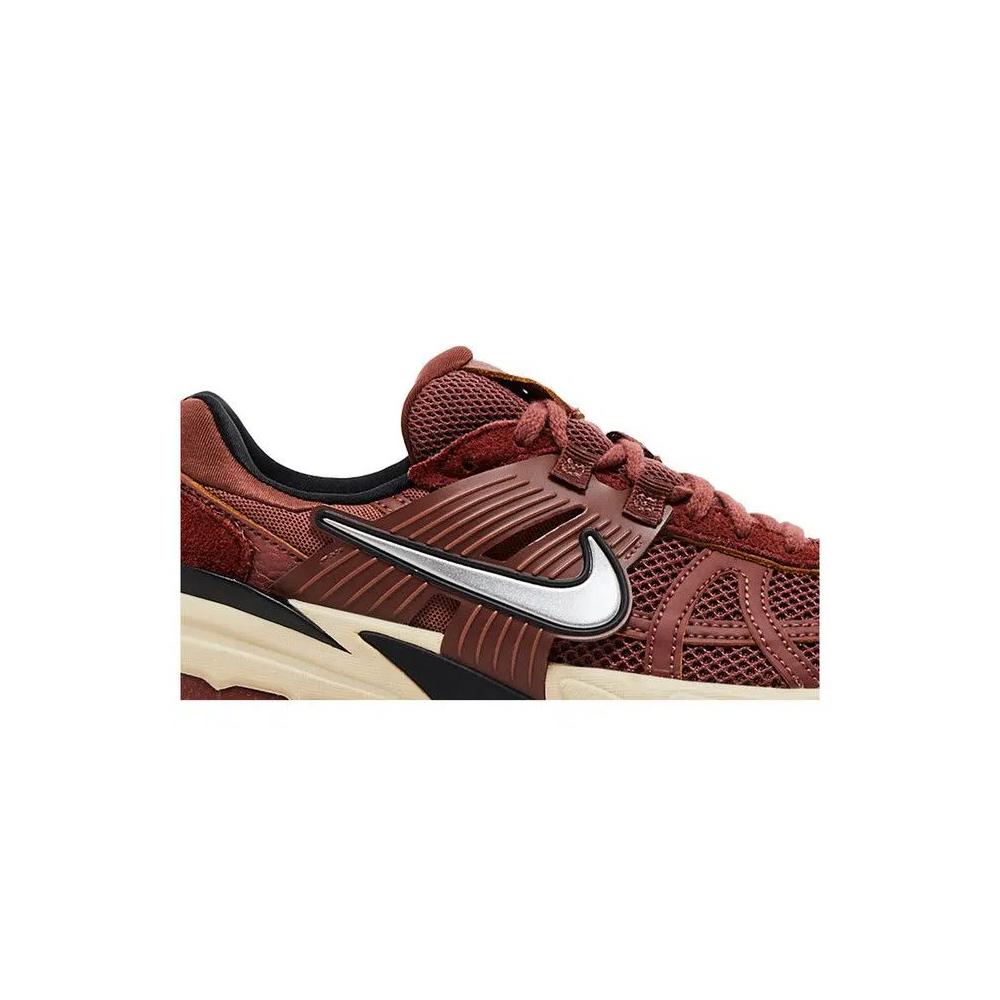 Кроссовки Nike Wmns V2K Run 'Dark Pony' 2