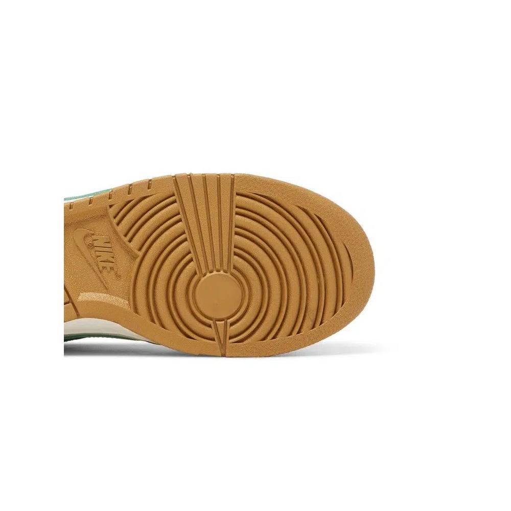 Кроссовки Nike Wmns Dunk Low 'Malachite Metallic Gold' 5