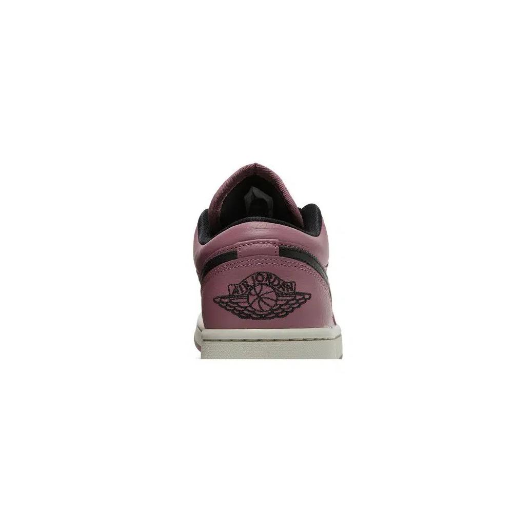 Кроссовки Wmns Air Jordan 1 Low SE 'Light Mulberry' 7