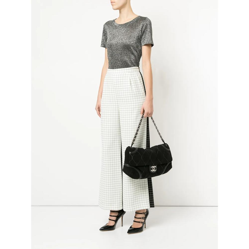 Quilted CC logos chain shoulder bag 2
