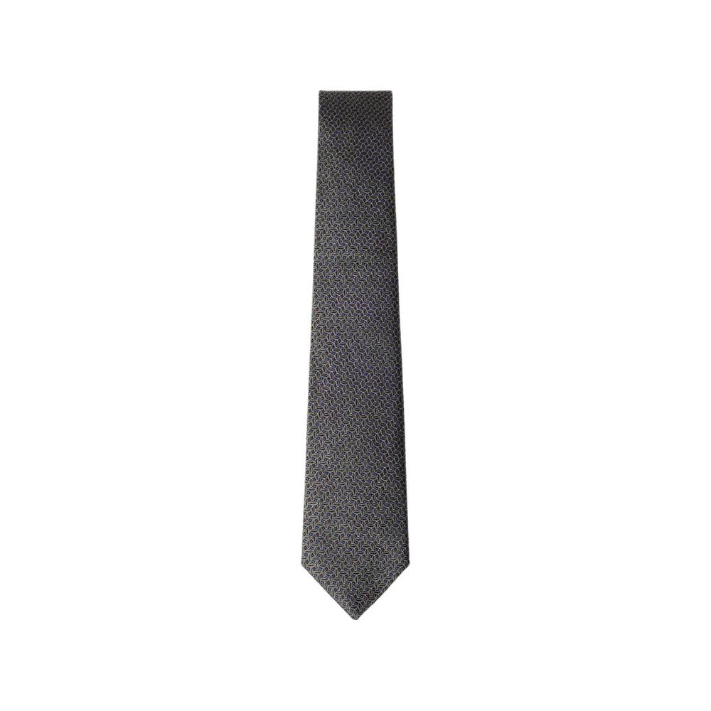 geometric leaf-pattern tie 1