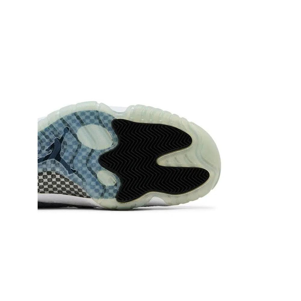 Кроссовки Air Jordan Future Premium 'Metallic Silver' 5