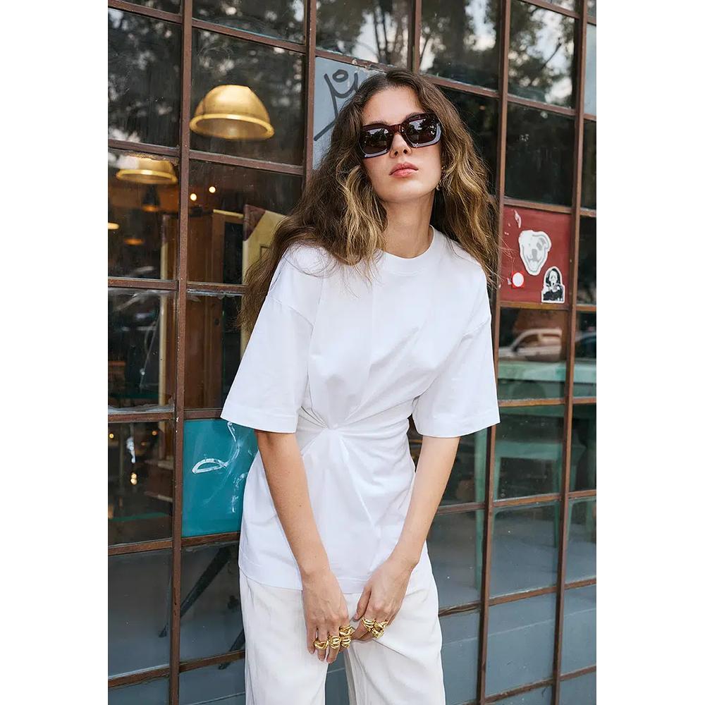 Футболка с узлом-деталью 5