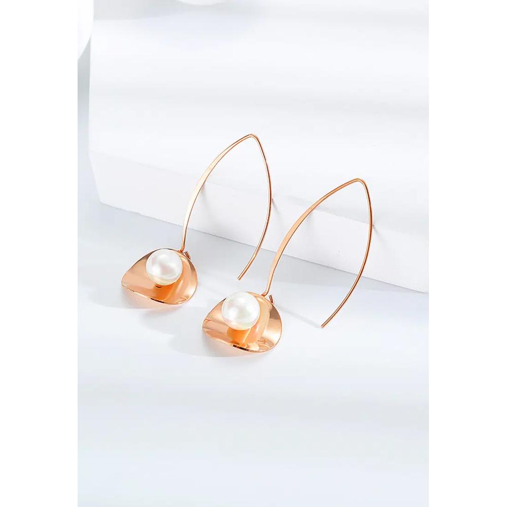 Серьги-крючки Earthy Pearl Core в розовом золоте 3