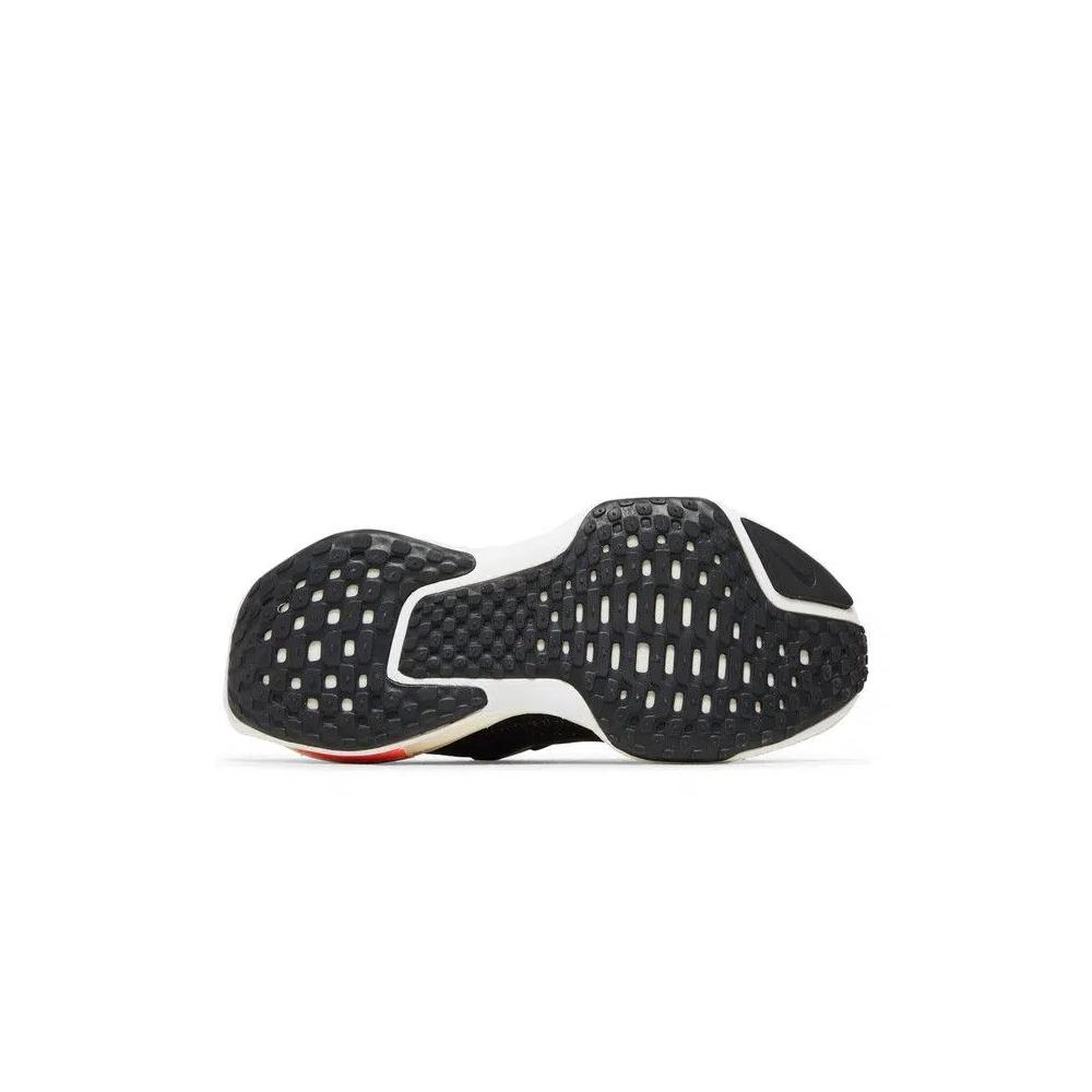Кроссовки Nike Wmns ZoomX Invincible 3 'Black White' 4