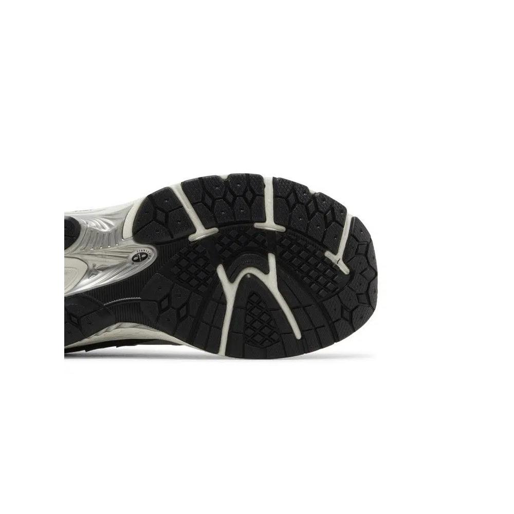 Кроссовки New Balance 2002R Big Kid 'Slate Grey Black' 5