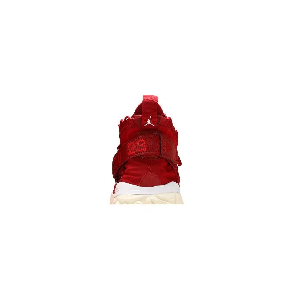 Повседневные кроссовки Air Jordan Proto React 'University Red' 7
