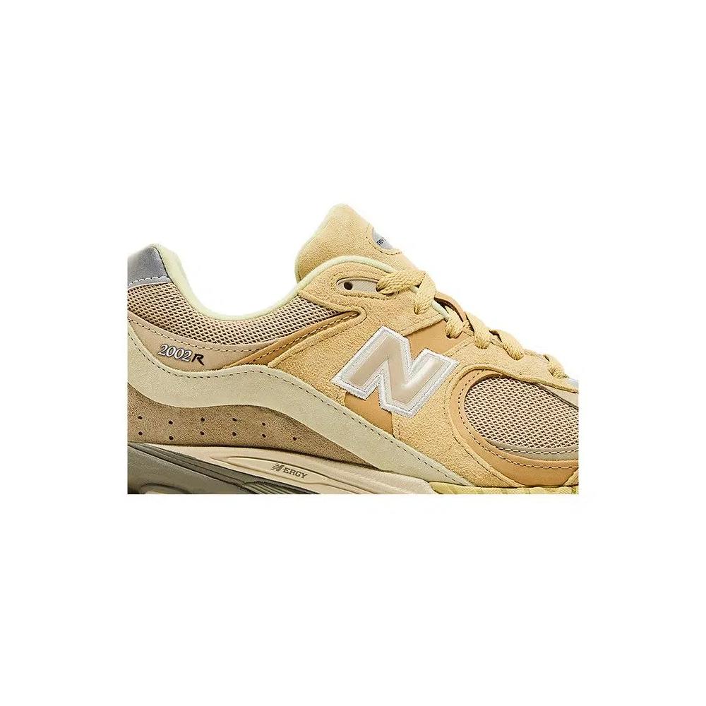 Кроссовки AURALEE x New Balance 2002R 'Sand' 2