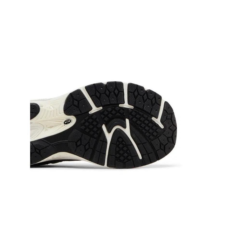 Кроссовки New Balance 2002R Big Kid 'Magnet Lead' 5