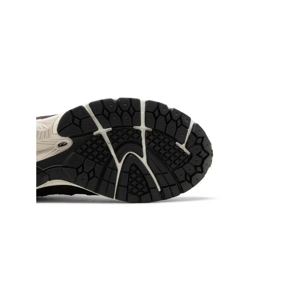 Кроссовки New Balance 2002R GORE-TEX 'Black Coffee' 5
