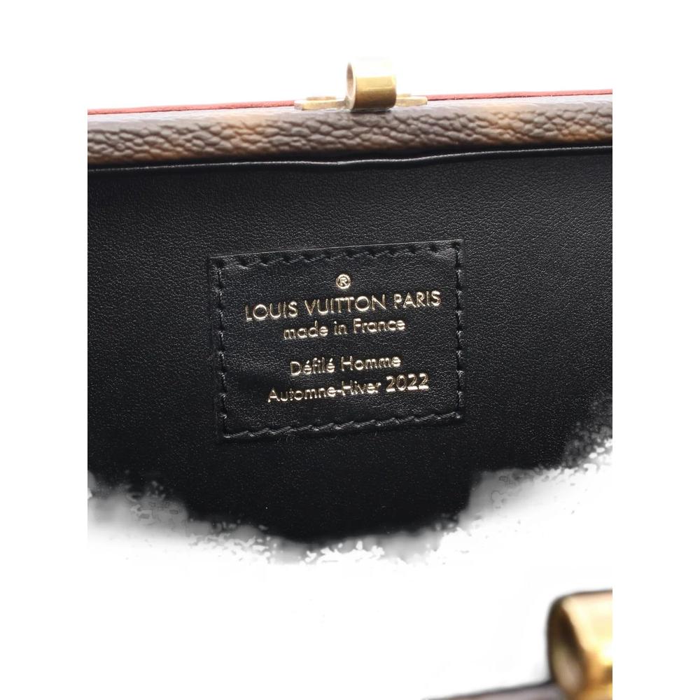 2021 Clutch Box Wavy Mosaic Monogram shoulder bag 6