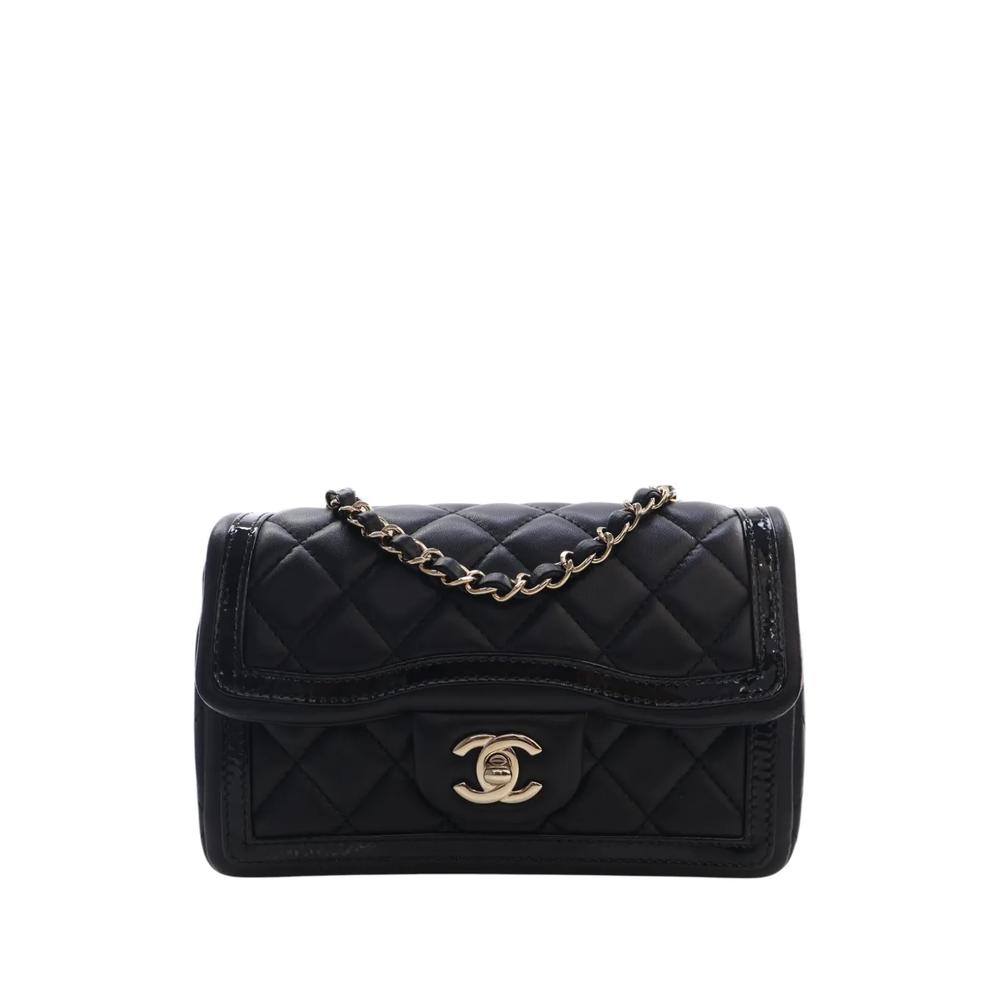Сумка через плечо Mini Quilted Shiny Lambskin Half Flap с логотипом CC (2021-2026 годы) 1