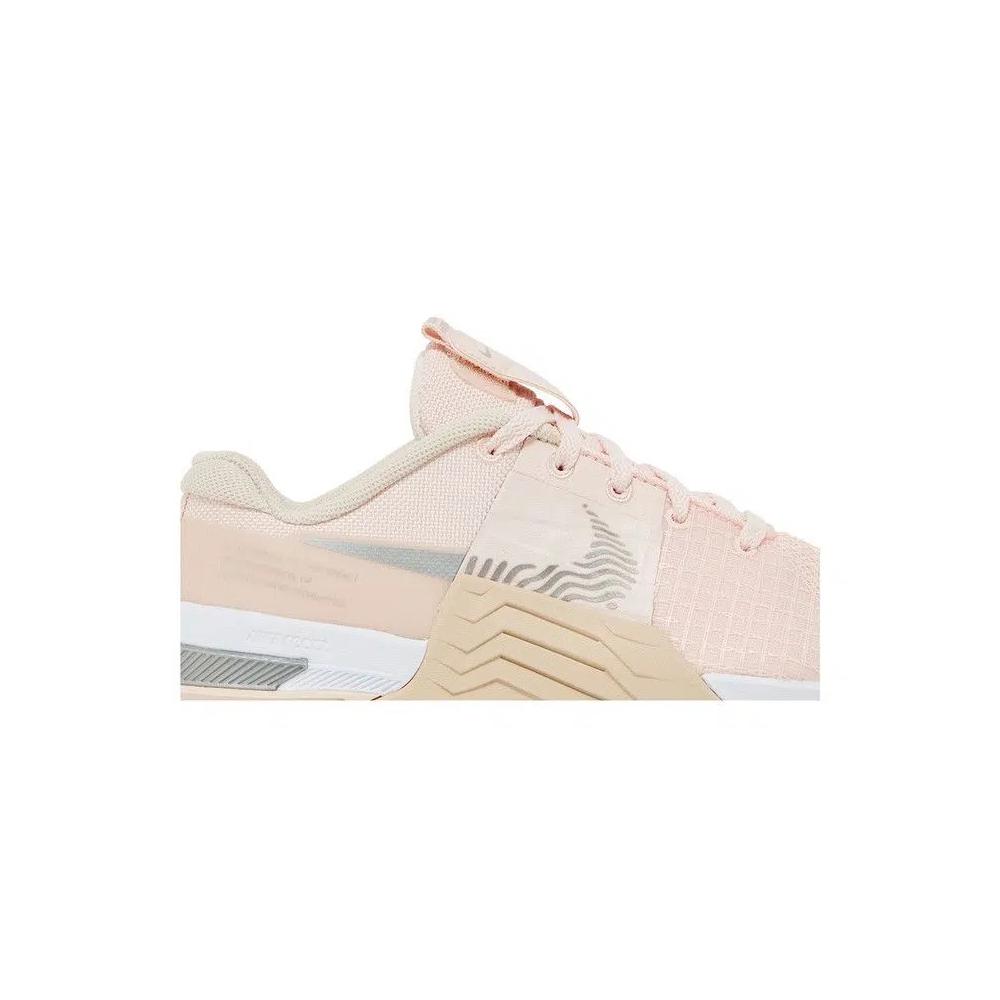 Кроссовки Nike Wmns Metcon 8 'Light Soft Pink Metallic Silver' 2